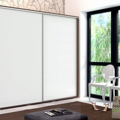 Prostorná šatní skříň 200/245 FABIO - čokoláda / bílá