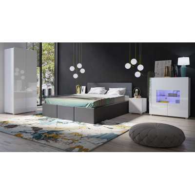 Ložnicová sestava s LED modrým osvětlením a s postelí 160x200 cm CHEMUNG - bílá / lesklá bílá / šedá ekokůže