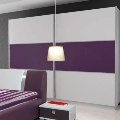 Šatní skříň RYAN - šířka 200 cm, bílá / fialový lesk