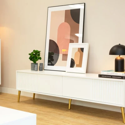 Široký stolek pod TV JEWETT - bílý