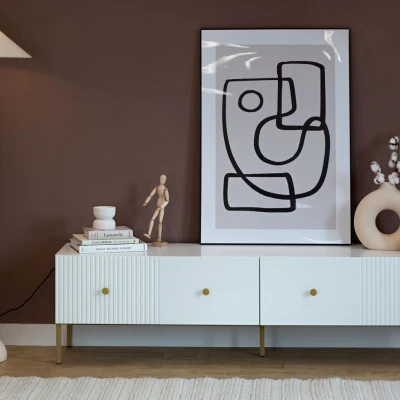 Široký televizní stolek HASKEL - bílý + zlatý