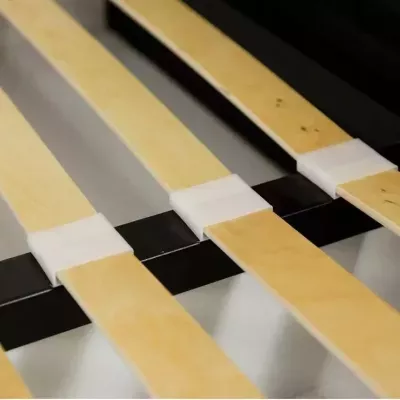 Čalouněná manželská postel 180x200 ESCALON - bílá ekokůže