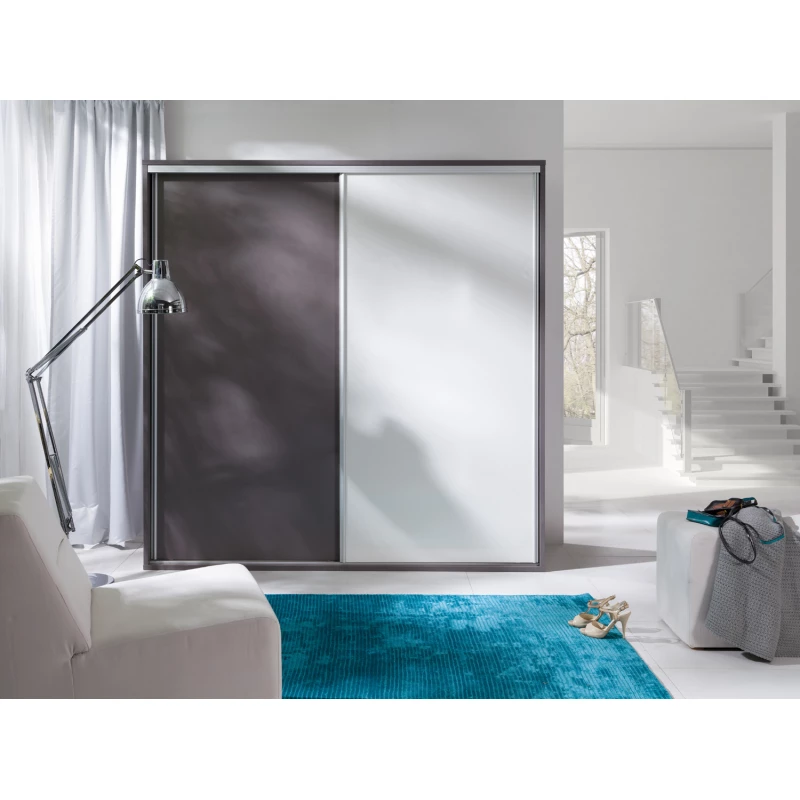 Široká šatní skříň 206 cm MANKATO - šedá / lesklá bílá