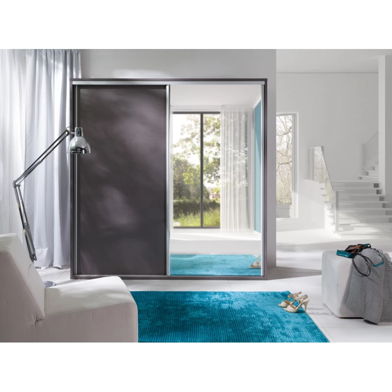 Zrcadlová šatní skříň 206 cm MANKATO - šedá / lesklá bílá