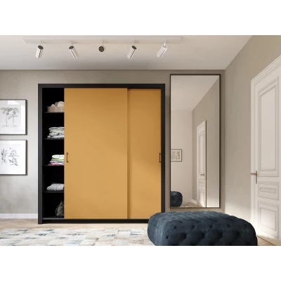 Šatní skříň 185 cm s posuvnými dveřmi HAYWARD - karamelová hnědá / černé úchyty