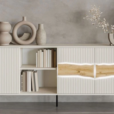 Široká komoda s dvířky a poličkami CLANTON - dub wotan / kašmír