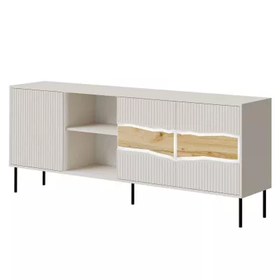 Široká komoda s dvířky a poličkami CLANTON - dub wotan / kašmír