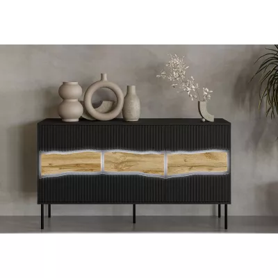 Široká komoda s dvířky CLANTON - dub wotan / černá