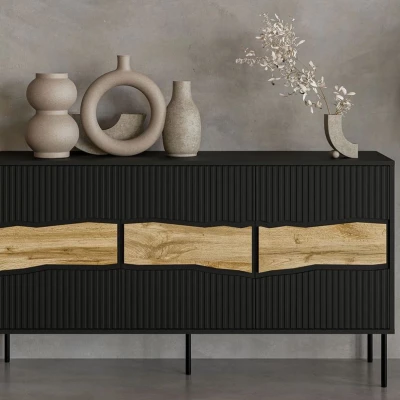 Široká komoda s dvířky CLANTON - dub wotan / černá