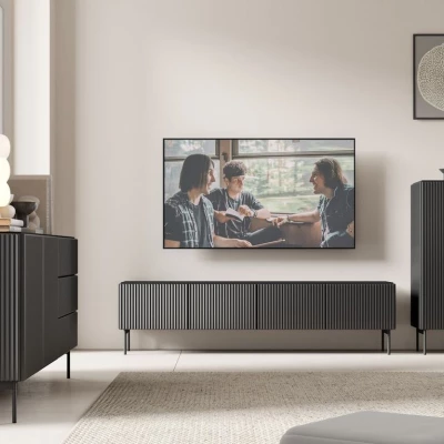 Široká komoda s dvířky BOAZ - černá