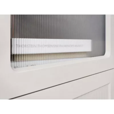 Úzká prosklená vitrína SALTIVILLE - kašmír