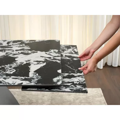 Rozkládací jídelní stůl 180(260)x95 AGASI - černobílý mramor / černý