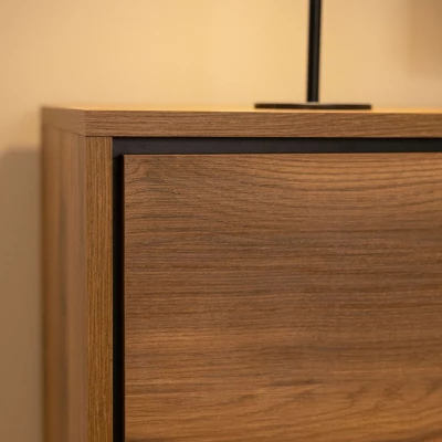 Designová komoda s dvířky KALWI - barokní dub jantarový / černá