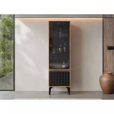 Vysoká prosklená skříňka KALWI - barokní dub jantarový / černá