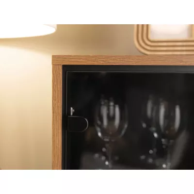 Nízká prosklená skříňka KALWI - barokní dub jantarový / černá