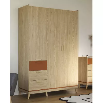 Třídveřová skříň se šuplíky 144 cm ARWEN - dub / cihlová