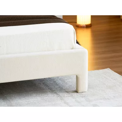 Čalouněná manželská postel 180x200 JANINE - krémová