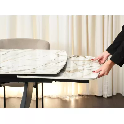 Designový rozkládací jídelní stůl FEDIR - béžový mramor / černý