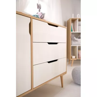 VÝPRODEJ - Komoda do dětského pokoje BRELA - buk / bílá