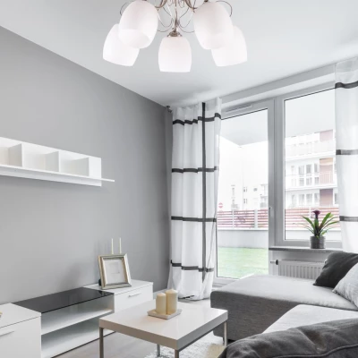 Přisazený pětiramenný lustr AMBA - 5xE27, 40W, chromovaný / bílý