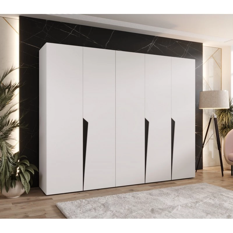Široká šatní skříň 250 cm SORAYA 1 - bílá / černé úchyty
