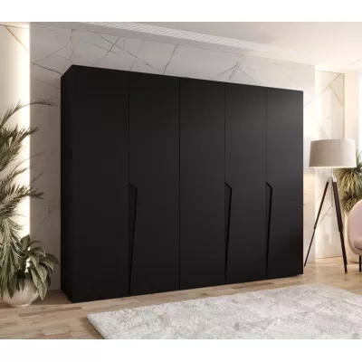 Široká šatní skříň 250 cm SORAYA 1 - černá / černé úchyty