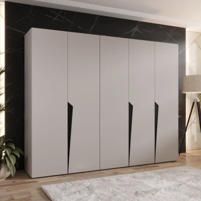 Široká šatní skříň 250 cm SORAYA 1 - kašmír / černé úchyty