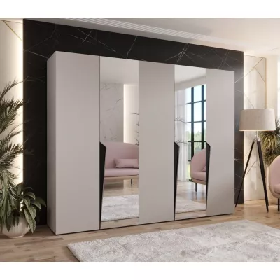 Široká šatní skříň 250 cm SORAYA 2 se zrcadlem - kašmír / černé úchyty