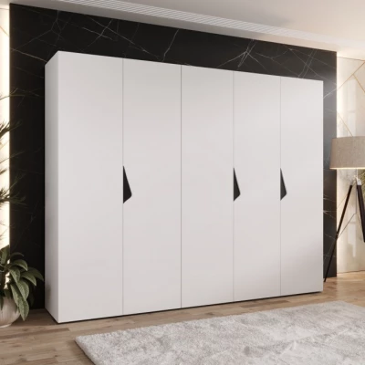 Široká šatní skříň 250 cm AMARIS 1 - bílá / černé úchyty