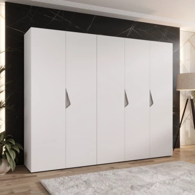 Široká šatní skříň 250 cm AMARIS 1 - bílá / kašmírové úchyty