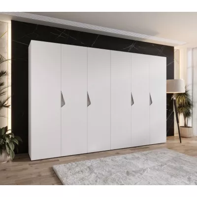 Elegantní šatní skříň 300 cm AMARIS 1 - bílá / kašmírové úchyty