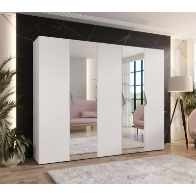 Široká šatní skříň 250 cm AMARIS 2 se zrcadlem - bílá / kašmírové úchyty