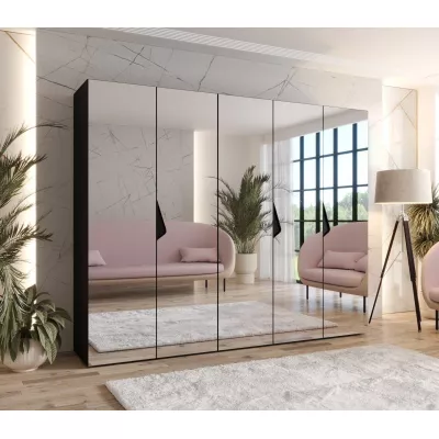 Široká šatní skříň 250 cm AMARIS 3 se zrcadlem - černá / černé úchyty