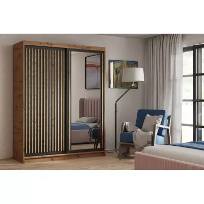 Šatní skříň s lamelami a zrcadlem 160 cm WARDERO - dub artisan / černá / dub artisan