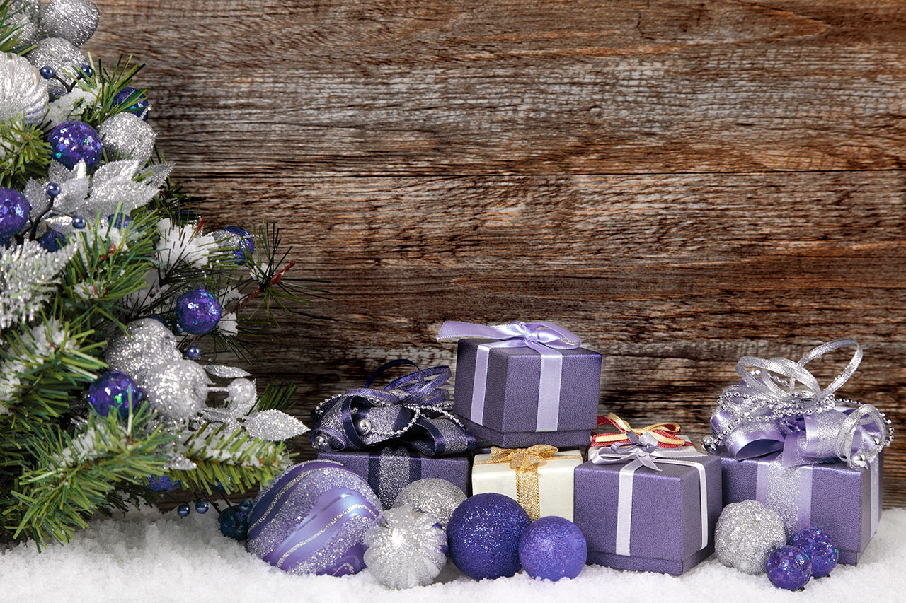 Pastelově fialová barva vánočních dekorací působí elegantně