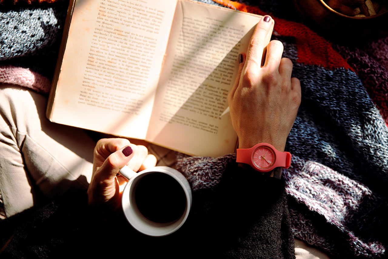 Káva a dobrá kniha – sen spousty knihomlů