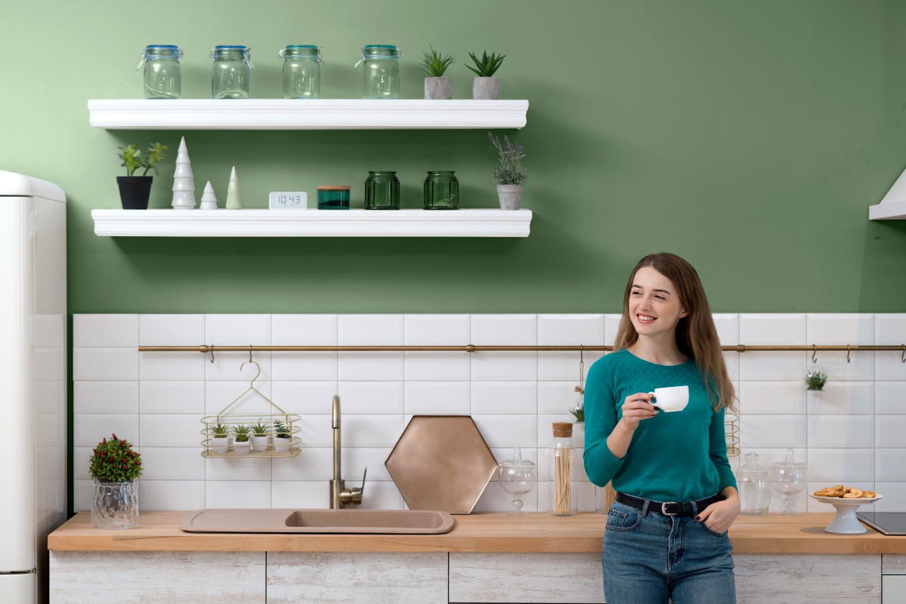 Zelená stěna prostor kuchyně příjemně osvěží