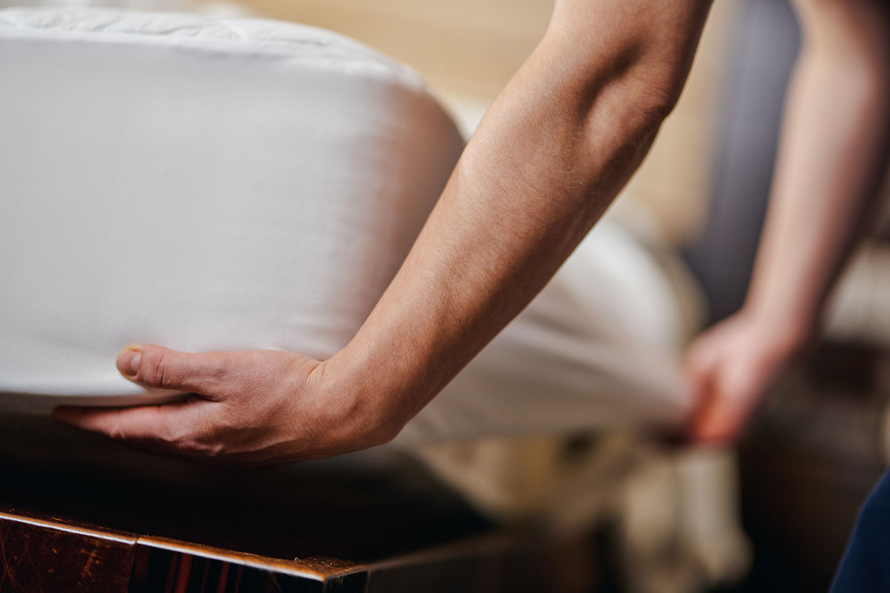 Chránič matrace funguje jako štít proti hlavním vlnám nečistot. Ať už se stane cokoliv, pomůže vaší matraci přežít v lepší kondici. A to chcete.