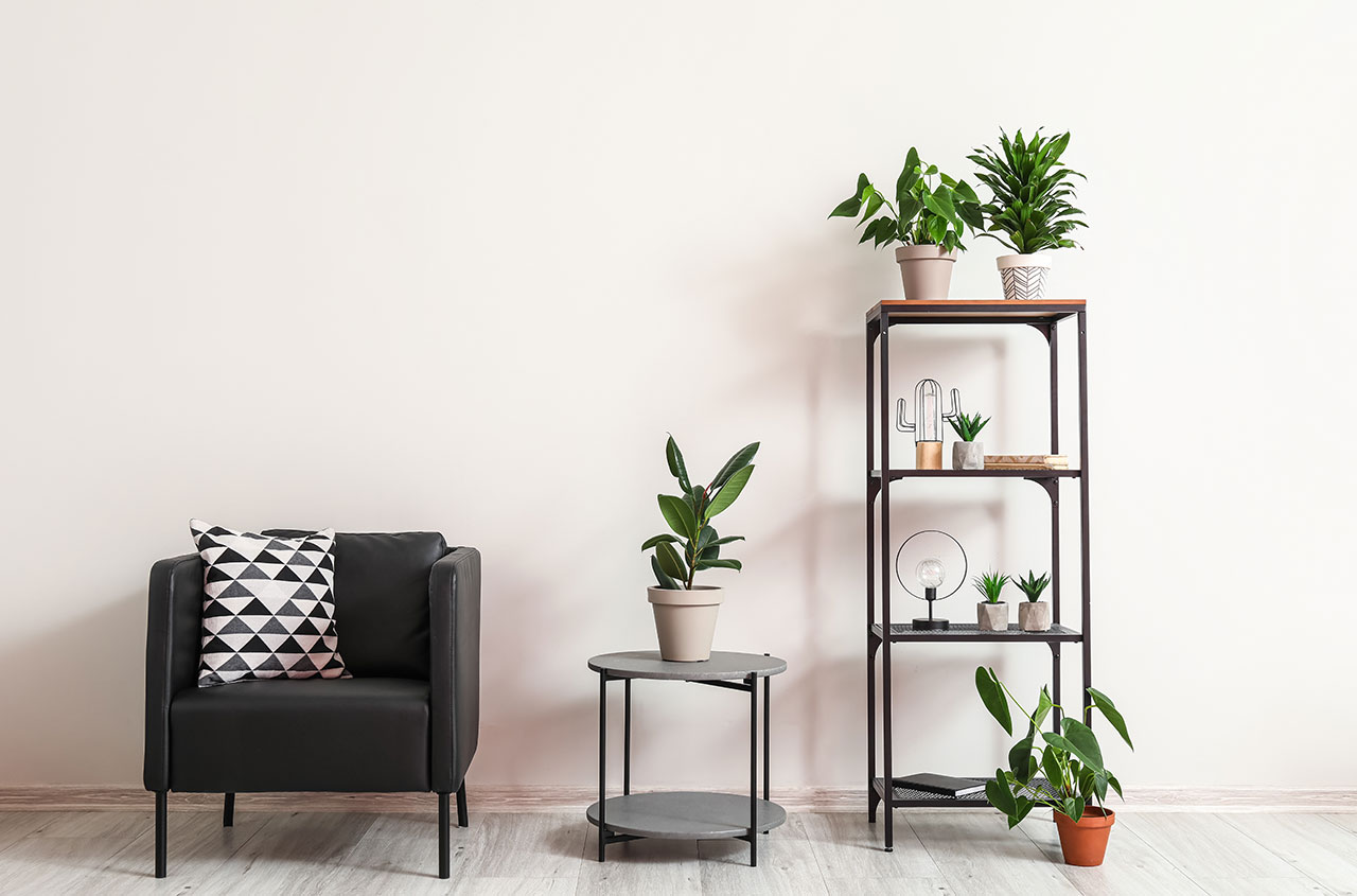 Pokud nefandíte jednomu materiálu (dřevu), zkuste kombinaci dřeva a oceli. Souzní, fungují, vydrží!