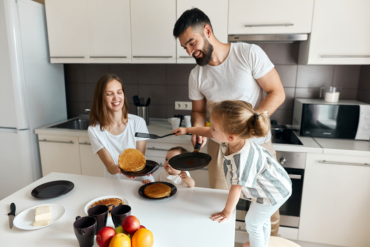 I když máte málo místa, nezoufejte. Mnohem důležitější než prostor je radost. Pokud se dokážete bavit a užívat si života, klidně u toho můžete sedět na zemi.
