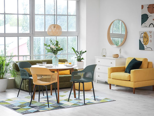 Trendy v designu jídelních stolů a židlí