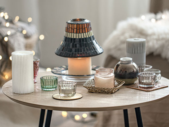 Svíčky do interiéru: jak je sladit s designem bydlení, jak míchat vůně a jakých chyb se při pálení vyvarovat?