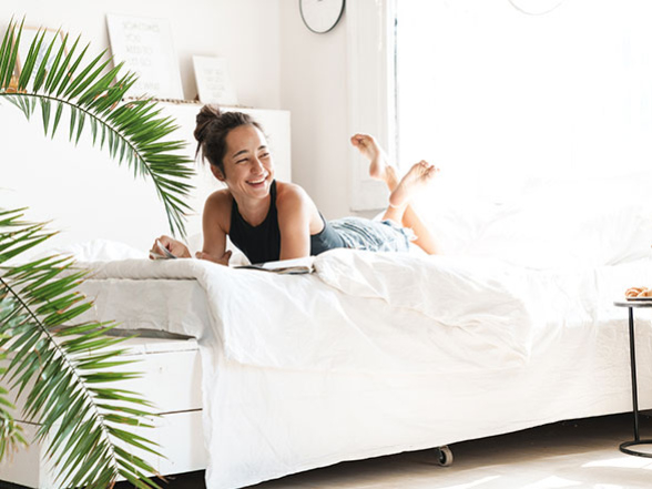 Jak udržet ložnici příjemně chladnou i v létě