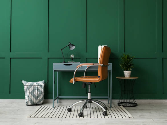 Pečujte o pracovní stůl a židli, ať vám dlouho vydrží